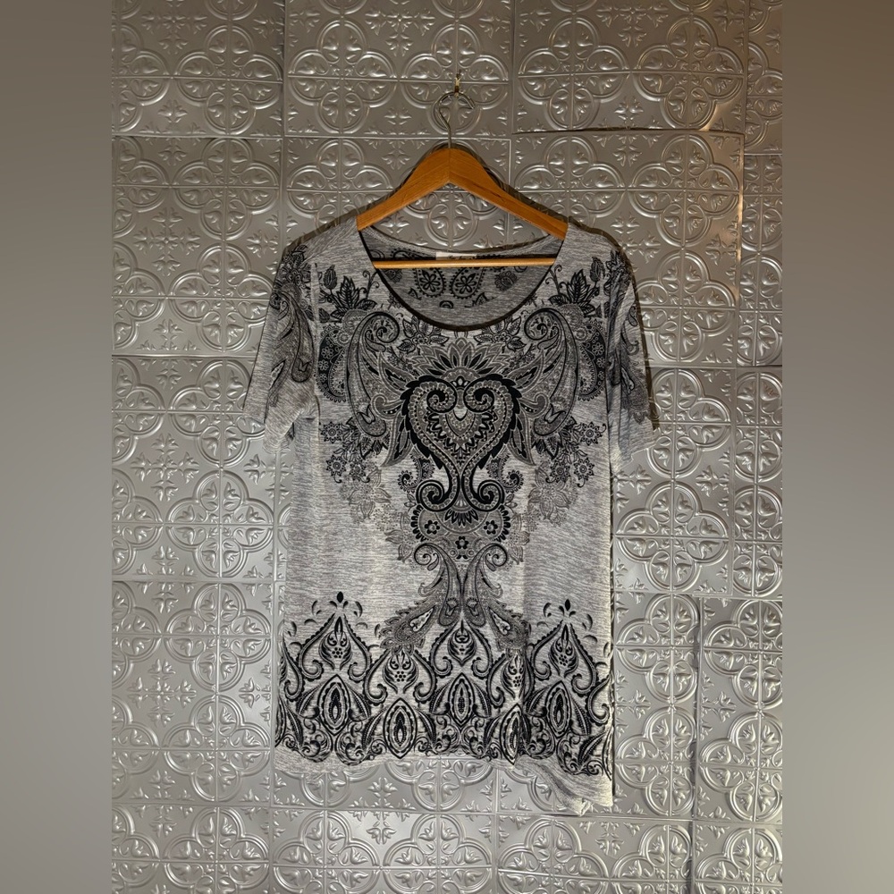 Rue Juju Size M Women's Blouse Top Black Gray Paisley Silver Sparkling Accents
